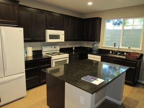 66 Belle Harbor Cir in Pittsburg, CA - Building Photo - Building Photo