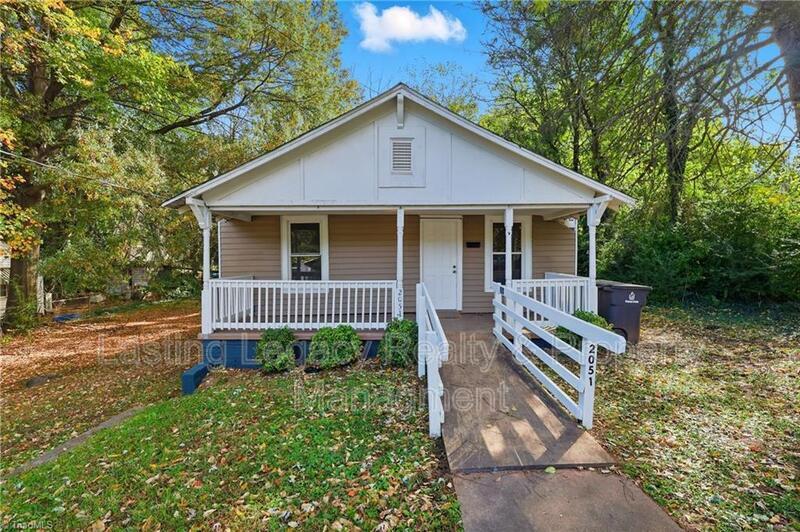 2051 Bloomfield Dr in Winston-Salem, NC - Building Photo