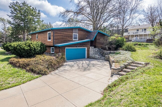 property at 144 S Dartmouth Dr