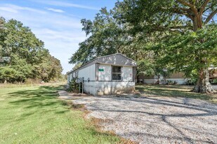 72 Cameron Cir in Muscle Shoals, AL - Building Photo