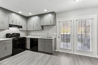 Country Oaks in Hixson, TN - Building Photo - Building Photo