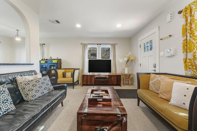 property at 1004 1/2 Barton Springs Rd