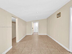 5611 SW 37th St in Davie, FL - Building Photo - Building Photo
