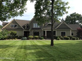 106 Greenfield Ave in Saratoga Springs, NY - Building Photo