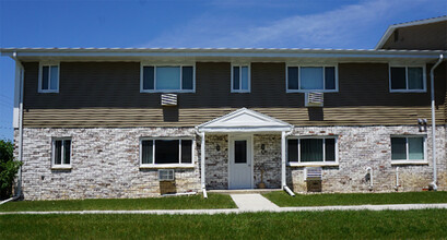 The Metro on Eastern in West Bend, WI - Building Photo - Building Photo