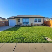 713 E Boone St, Unit A in Santa Maria, CA - Building Photo