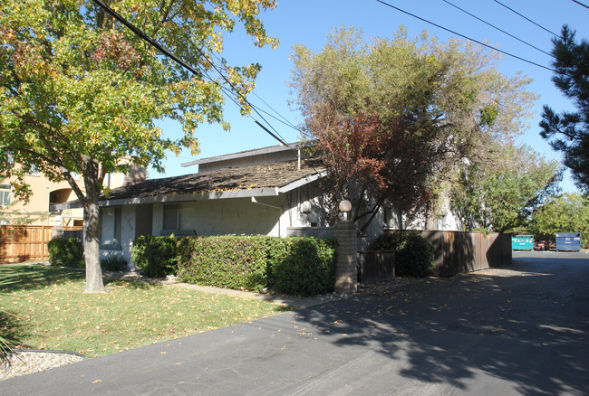 2647 Matheson Way in Sacramento, CA - Building Photo - Building Photo