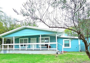 412 Oahu Loop in Tool, TX - Foto de edificio - Building Photo