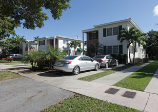 410-414 Malaga Ave in Miami, FL - Foto de edificio - Building Photo