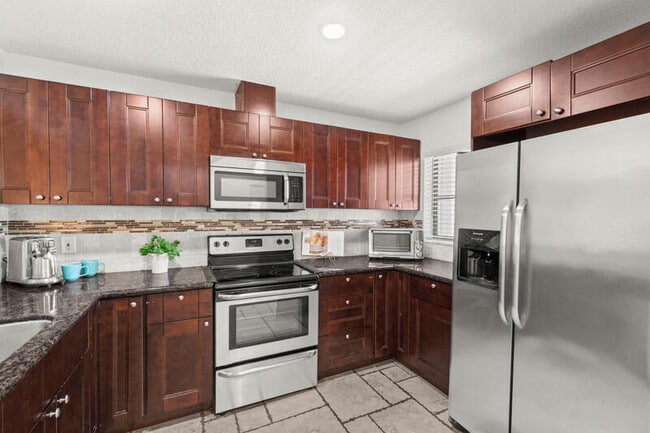 21701 Altamira Ave in Boca Raton, FL - Building Photo - Building Photo