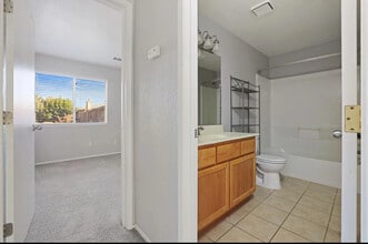 552 Pirinen Ln, Unit Villas at Creekside in Modesto, CA - Building Photo - Building Photo
