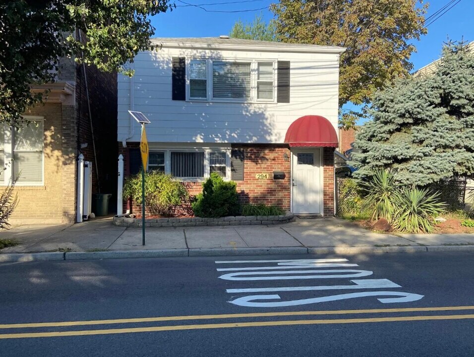 294 Front St, Unit 1a in Secaucus, NJ - Building Photo