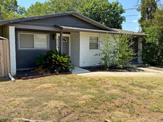 118 Starlight Terrace in San Antonio, TX - Building Photo - Building Photo