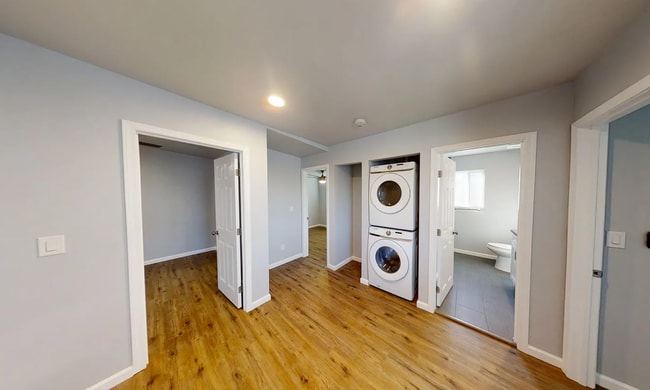 5118-5120 E Falls View Dr in San Diego, CA - Building Photo - Building Photo