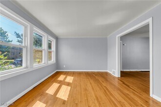 3264 E 149th St in Cleveland, OH - Foto de edificio - Building Photo