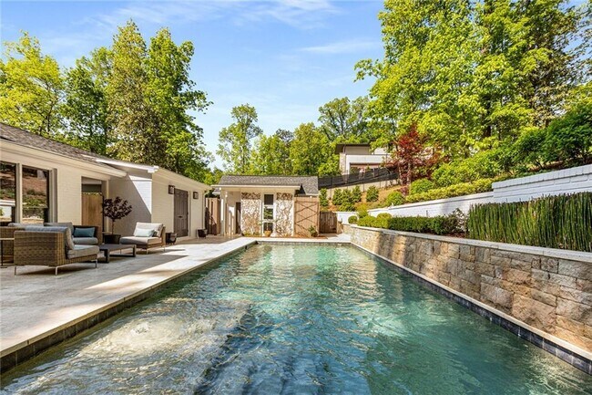 1100 Kingston Dr NE in Atlanta, GA - Building Photo - Building Photo