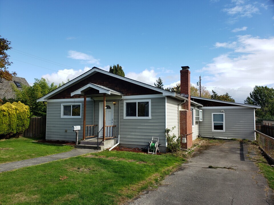 2526 St Paul St in Bellingham, WA - Foto de edificio