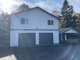 13051 40th Ave S, Unit 2 in Tukwila, WA - Building Photo