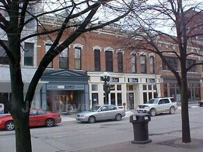 220-224-224 E 4th St in Waterloo, IA - Building Photo - Building Photo