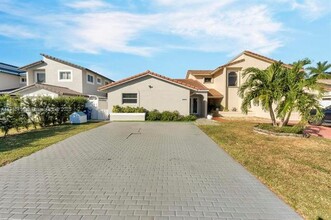 20154 W Lake Dr in Hialeah, FL - Building Photo - Building Photo