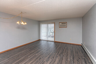 Royal Court Apartments in Fargo, ND - Building Photo - Interior Photo