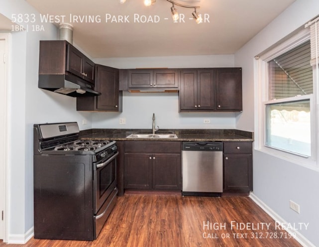 5833 W Irving Park Rd in Chicago, IL - Building Photo - Building Photo