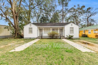 215 W 73rd St in Savannah, GA - Building Photo - Building Photo