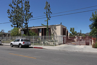 Astoria Gardens in Sylmar, CA - Building Photo - Building Photo