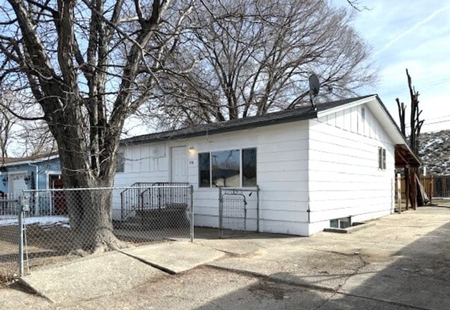 property at 978 Southside Dr