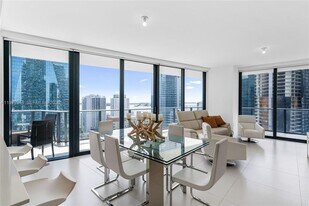 1300 S Miami Ave in Miami, FL - Building Photo