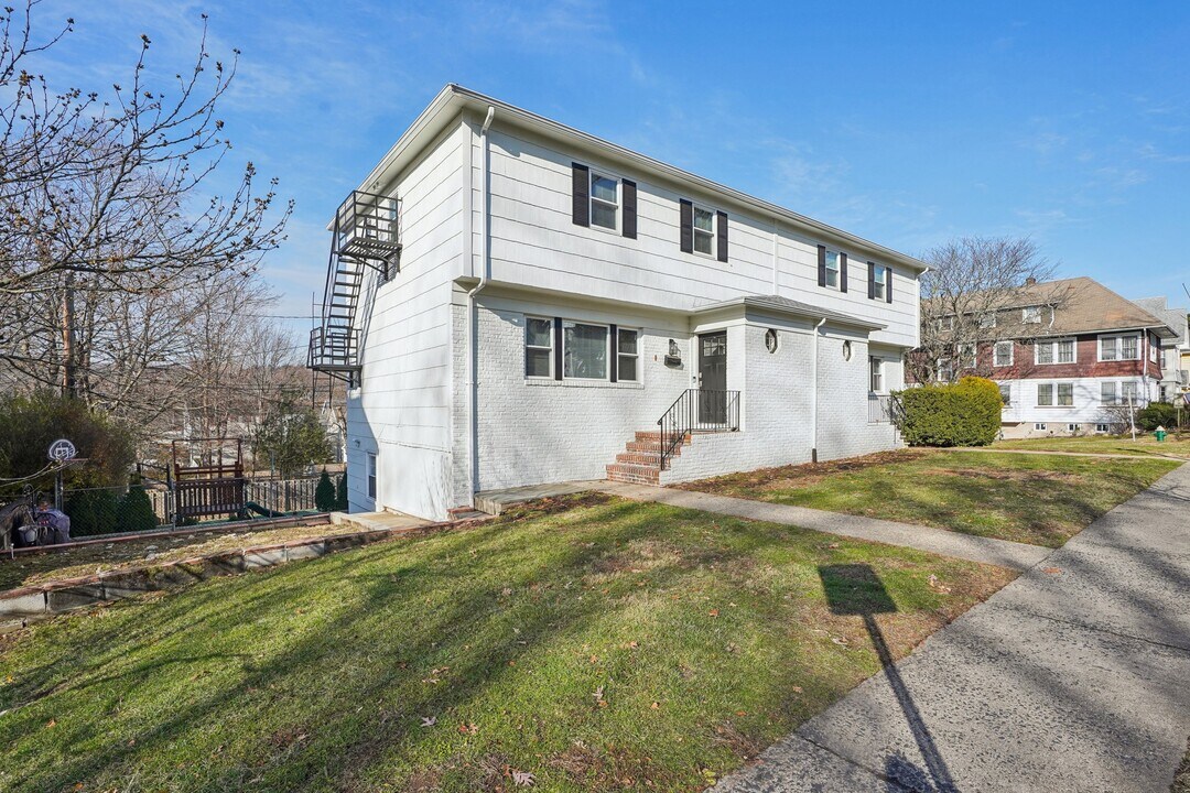 92 Roland Ave-Unit -A in South Orange, NJ - Building Photo