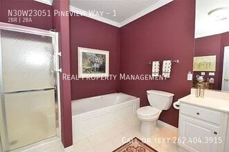 N30W23051 Pineview Way in Pewaukee, WI - Building Photo - Building Photo