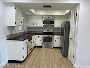 868 Vance Cir NE in Palm Bay, FL - Building Photo - Building Photo