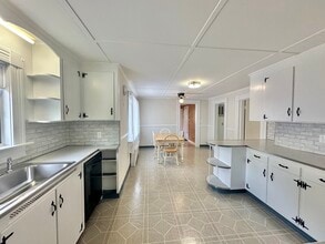 35 High St in Canton, CT - Building Photo - Building Photo