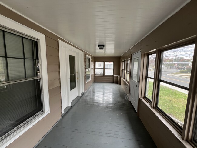 15 Brewer St, Unit First Floor in East Hartford, CT - Building Photo - Building Photo