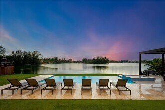 5420 SW 72nd Ave in Miami, FL - Building Photo - Building Photo