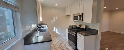 2425 Foothill Blvd in La Crescenta, CA - Building Photo - Building Photo