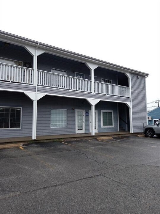 5835 Post Rd in East Greenwich, RI - Building Photo
