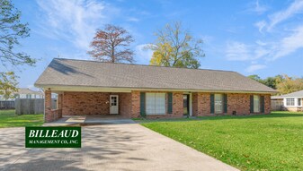 113 Aberdeen Dr in Lafayette, LA - Building Photo