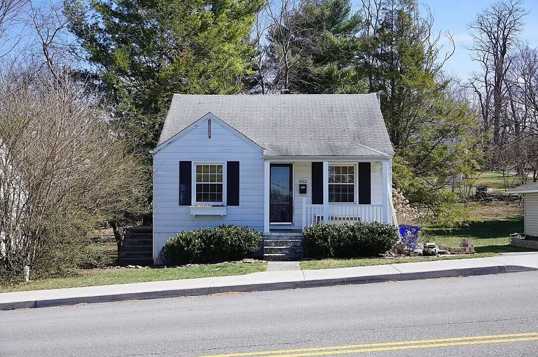 802 Progress St NE in Blacksburg, VA - Building Photo