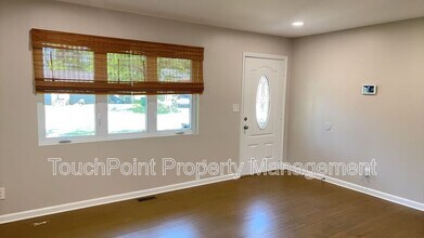 2700 Ravencroft Dr in Charlotte, NC - Building Photo - Building Photo