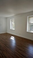 200 Hiawatha Ln in Drexel Hill, PA - Building Photo