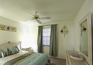 LeMans Apartments of Lakeland in Lakeland, FL - Building Photo - Interior Photo