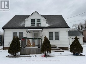 3816 Dominion Rd in Fort Erie, ON - Building Photo