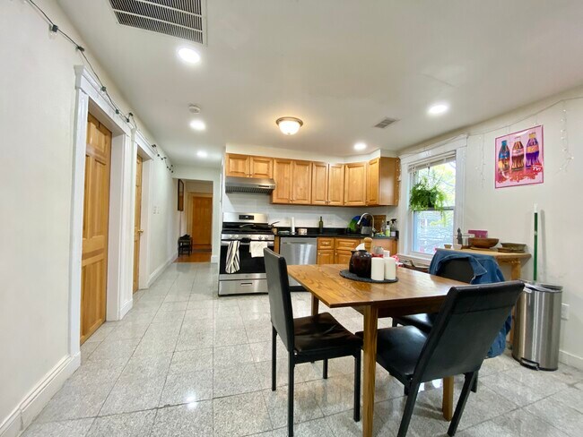 12 Logan St, Unit 2, Unit 2