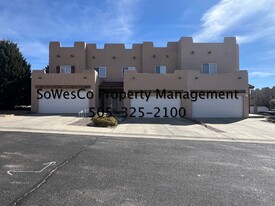 1958 Hollyhock Cir in Farmington, NM - Building Photo