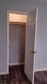 2512 Oakcliff St photo'