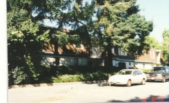 150 Giffin Rd in Los Altos Hills, CA - Foto de edificio