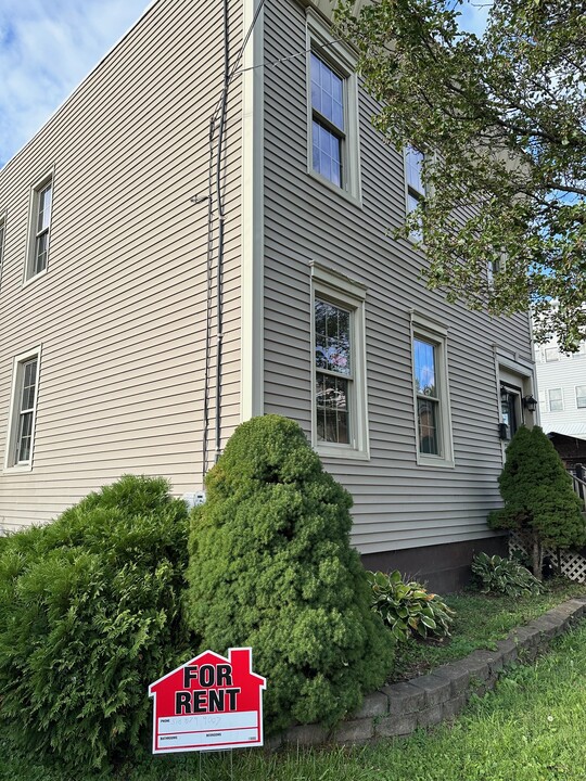 7 Grove St, Unit 2 in Waterford, NY - Building Photo