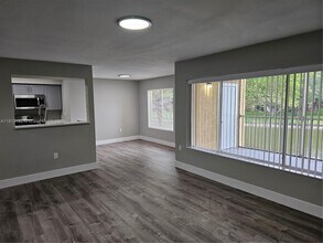 2361 NW 33rd St in Oakland Park, FL - Building Photo - Building Photo